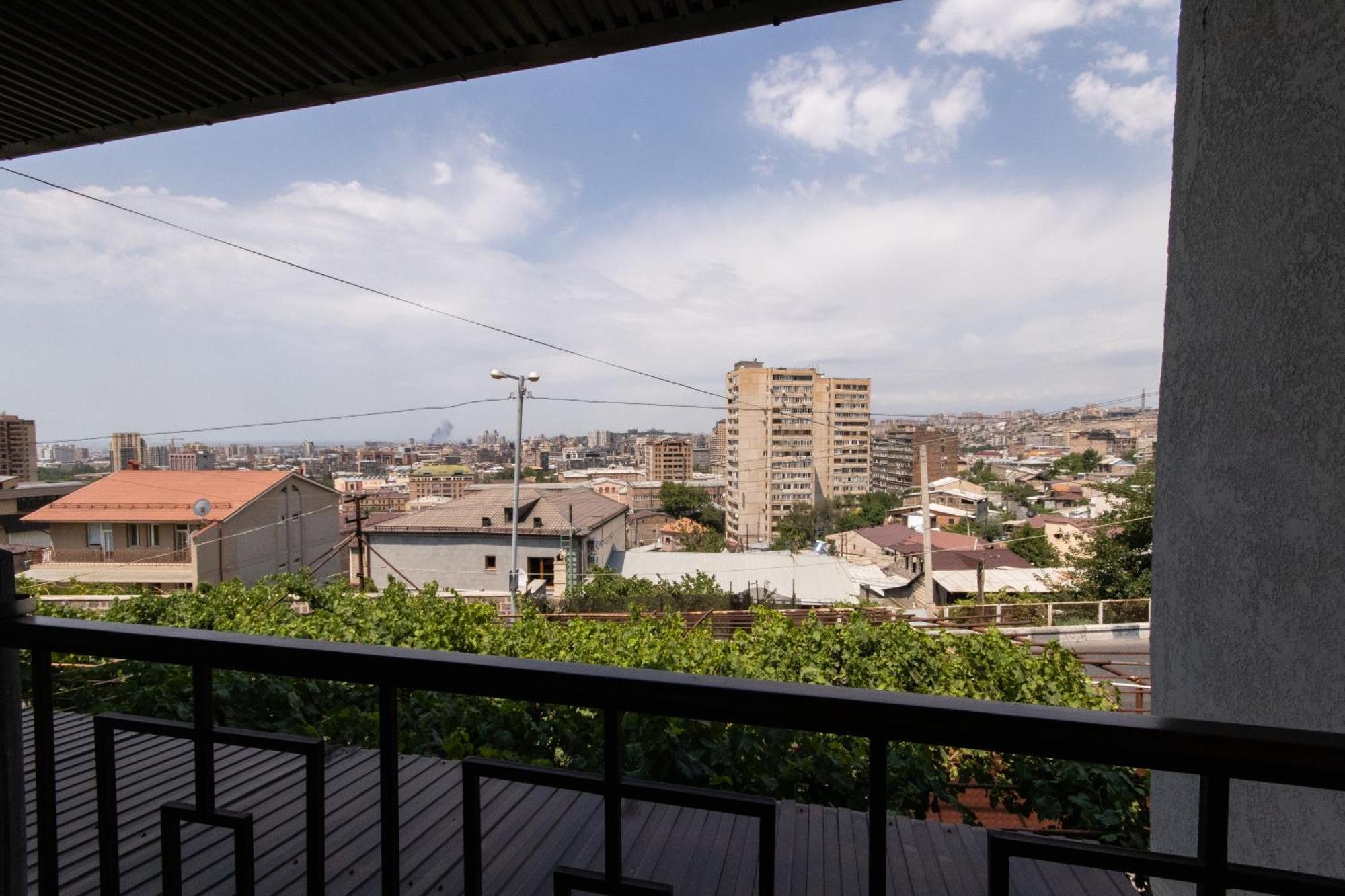 Hillside Guest House Yerevan Exterior photo